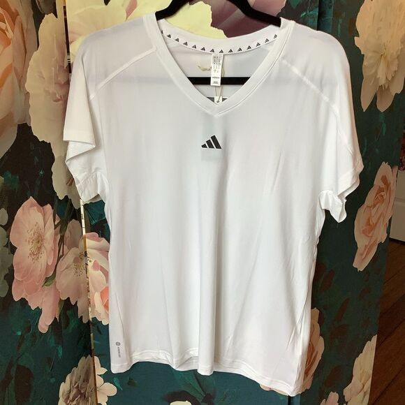 NWT ❤️🔥 Adidas AeroReady Training Essentials Tee Shirt 👚 - Picture 1 of 6